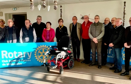 Remise d'un fauteuil roulant électrique à l'EHPAD d'Egletons